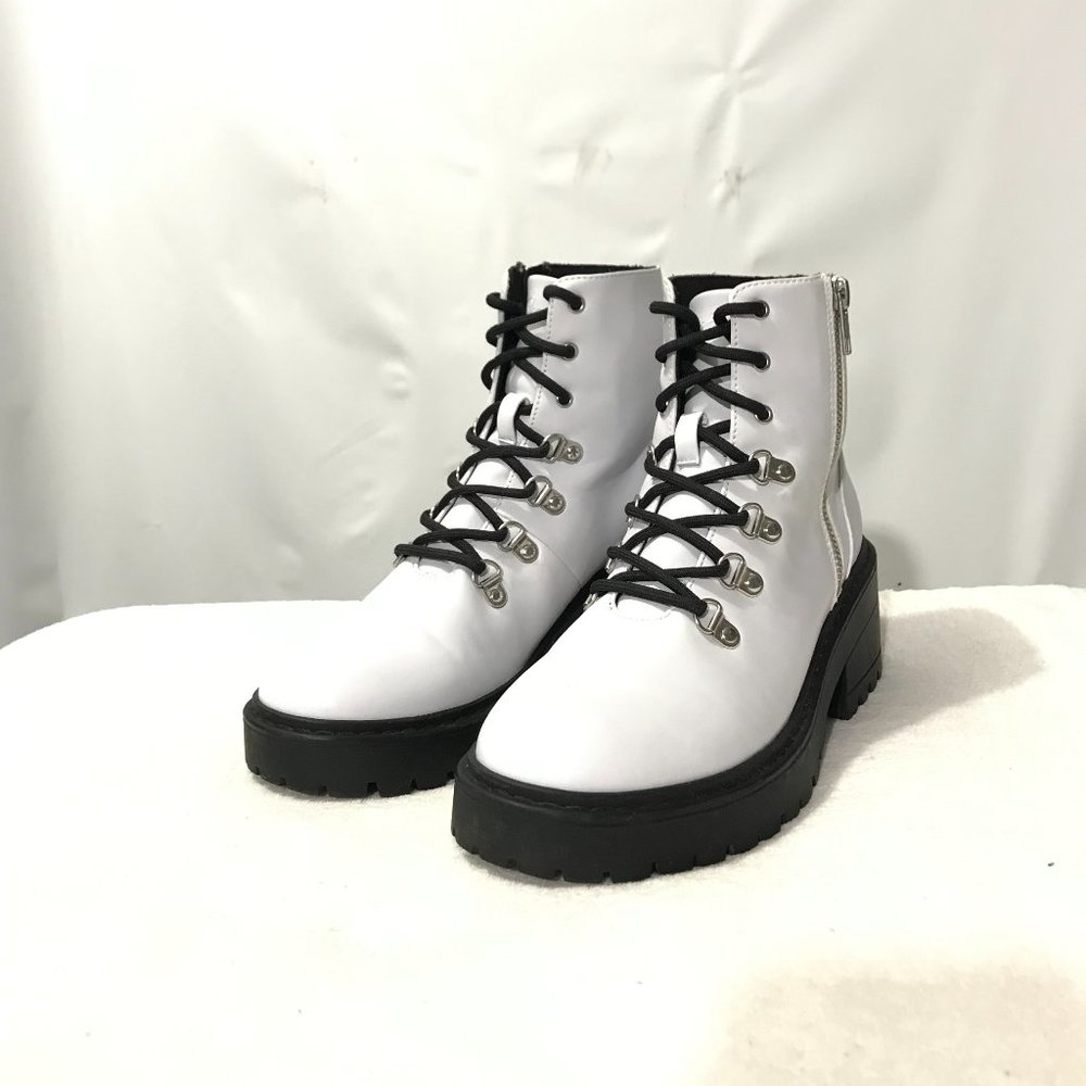 Skechers Womens 7.5 Chunky 2.5" Heel Memory Foam White Leather Goth Boots